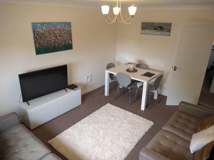 The Firs - Apartment Next To Beach & Forest - Pets Are Free Barton on Sea Εξωτερικό φωτογραφία