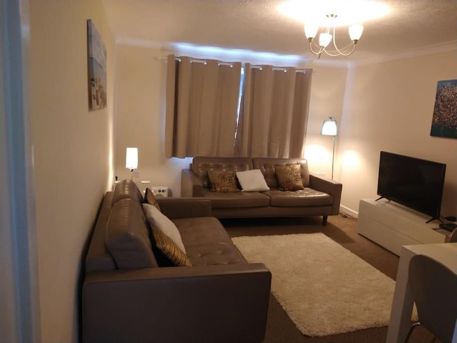 The Firs - Apartment Next To Beach & Forest - Pets Are Free Barton on Sea Εξωτερικό φωτογραφία