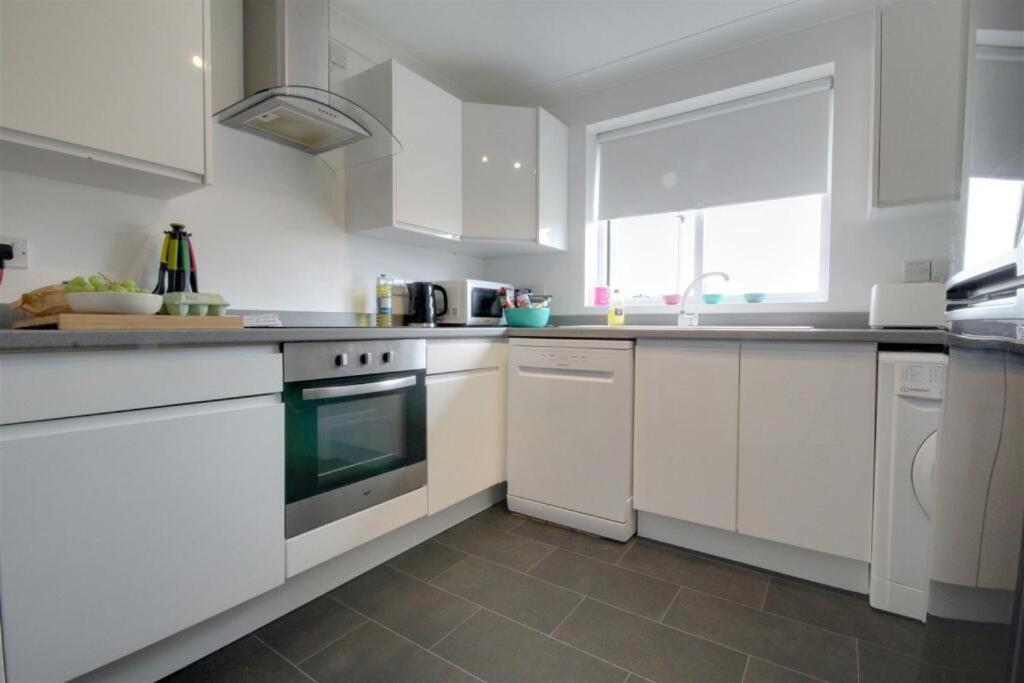 The Firs - Apartment Next To Beach & Forest - Pets Are Free Barton on Sea Εξωτερικό φωτογραφία